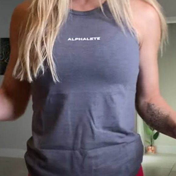 Alphalete Essential Tank in *Black* (cover pic for fit) - Picture 1 of 1